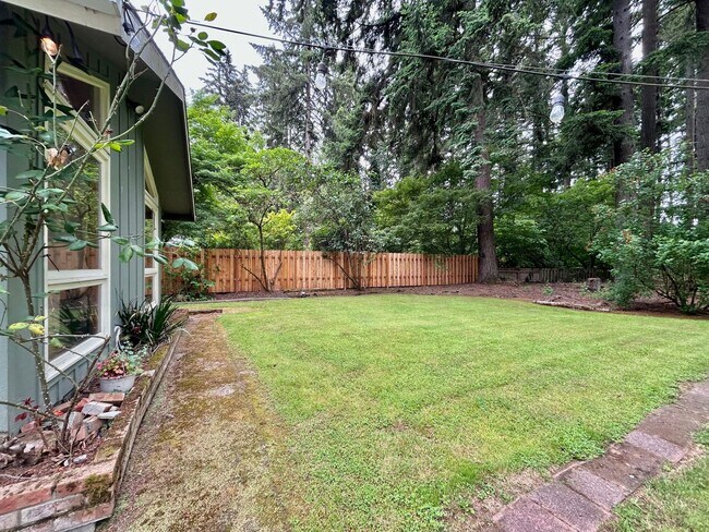 Building Photo - Tranquil Environment: 3 Bed, 1 Bath House