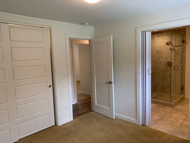 Building Photo - Honey stop the car one-Level ranch in the ...