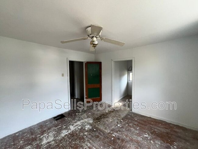 Building Photo - 327 E Stuart Ave