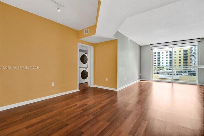 Building Photo - 2775 NE 187th St