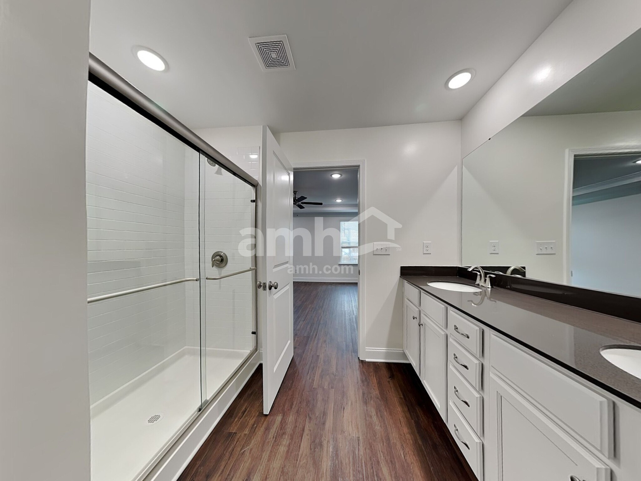 Building Photo - 15721 Thomas Rd