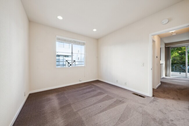 Building Photo - 435 Milan Dr
