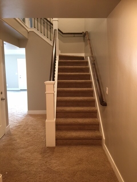 Building Photo - 576 N 220 E