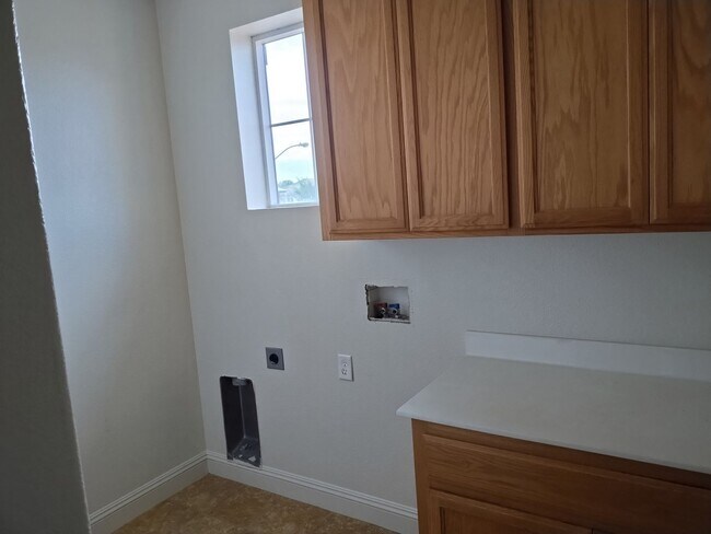 Building Photo - Coming Soon!! Impressive Two-Story Manteca Home