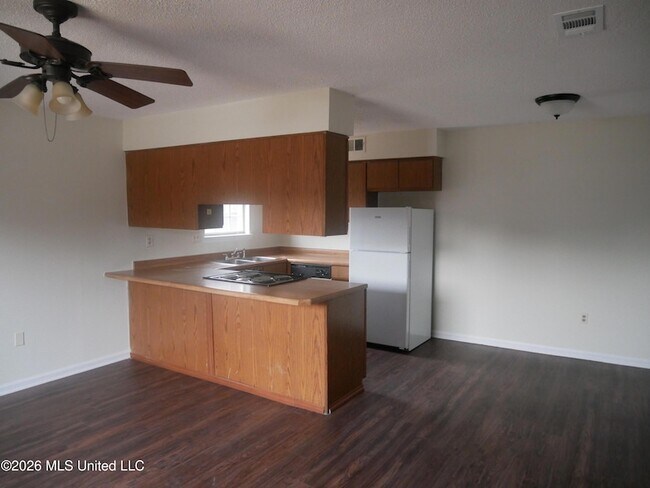 Building Photo - 8061 Martha Ann Ln