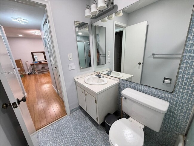 Building Photo - 2461 SW 82nd Ave
