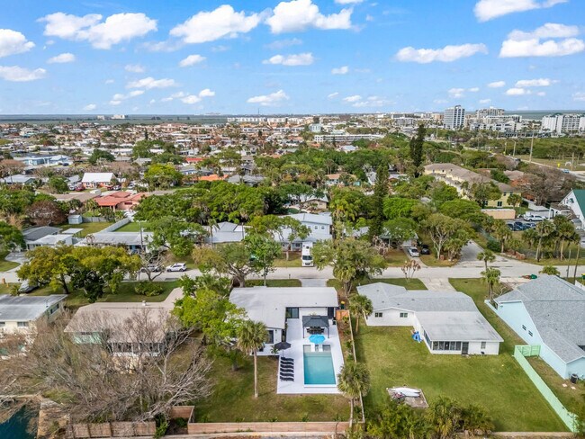 Building Photo - 115 Esther Dr