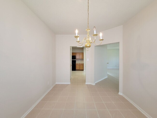 Building Photo - Well-Maintained Home with Spacious Layout ...