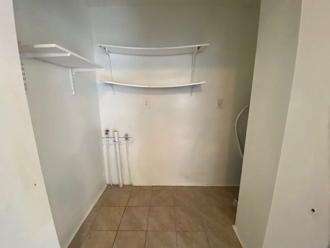 Building Photo - Renovated 3 Bedroom 1 Bath Home for Rent!