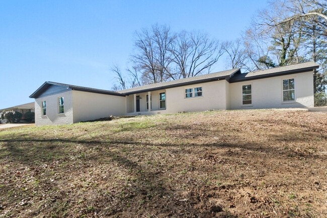 Building Photo - Cozy 3 Bed 3 Bath House! Available Now!