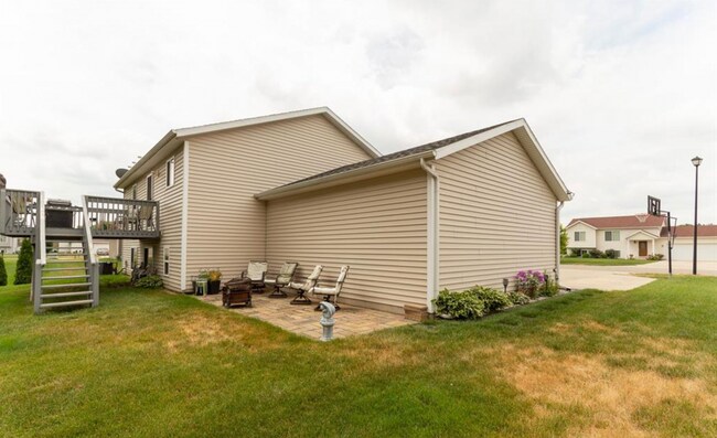 Building Photo - 5900 Clear Pointe Dr SE