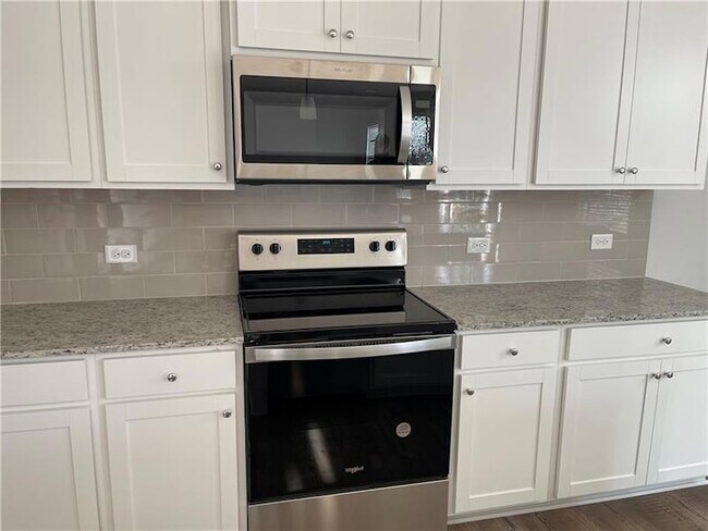 Building Photo - 240 Summerwood Ln