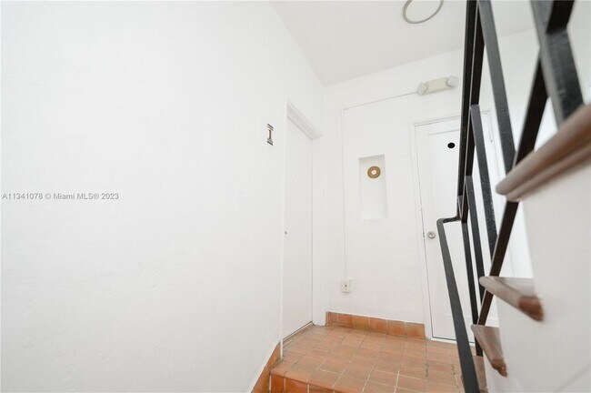 Building Photo - 825 Jefferson Ave
