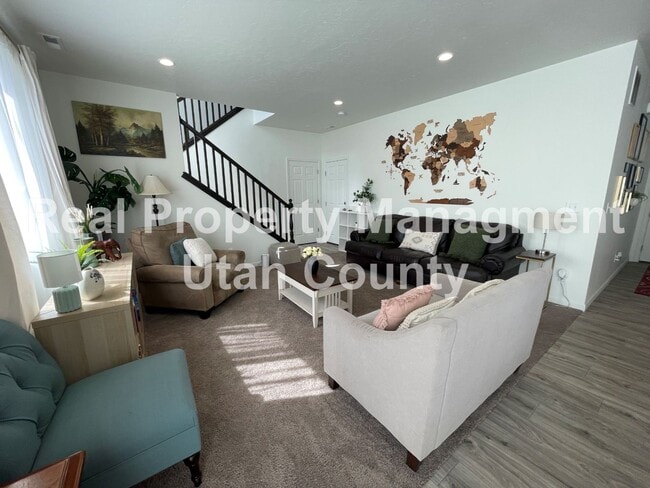 Building Photo - Beautiful Townhome in Pleasant Grove