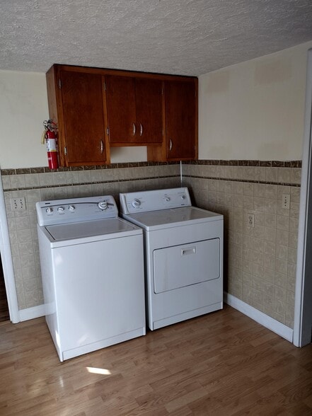 Building Photo - 705 W 13th St