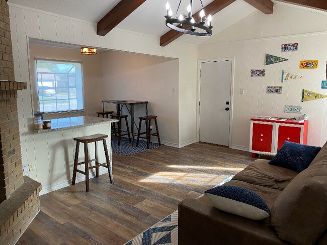 Building Photo - 1413 Windcrest St