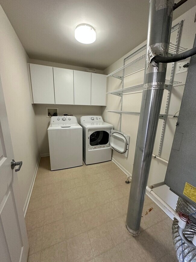 Building Photo - 3501 Wellington Ct