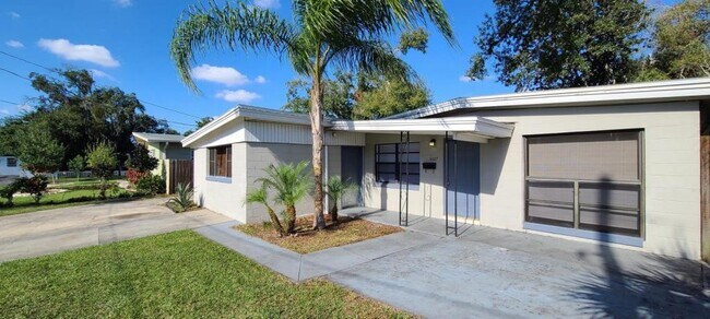 Building Photo - 2027 BENTLEY ST