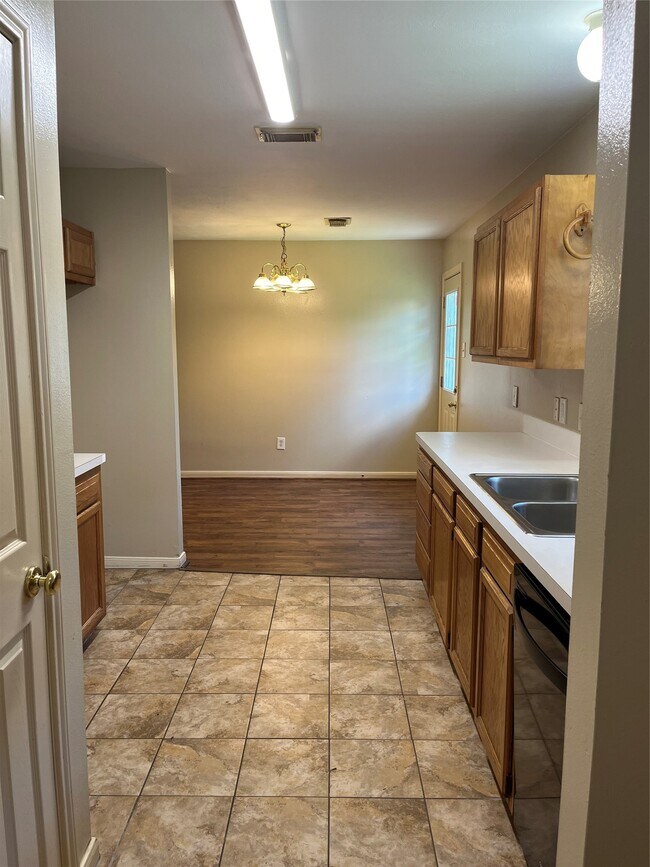 Building Photo - 5314 Tallowpine Terrace