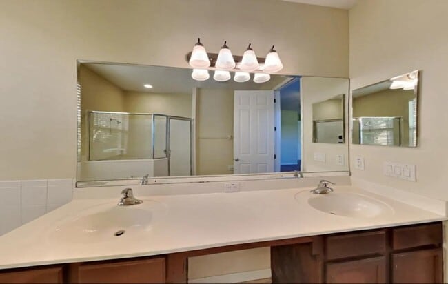 Building Photo - 20350 Chestnut Grove Dr