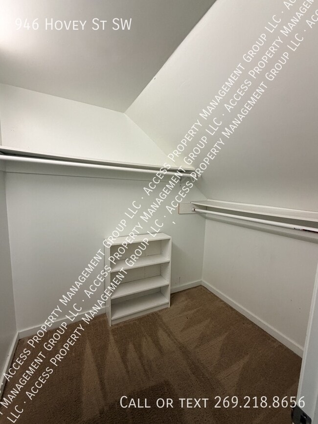 Building Photo - 946 Hovey St SW