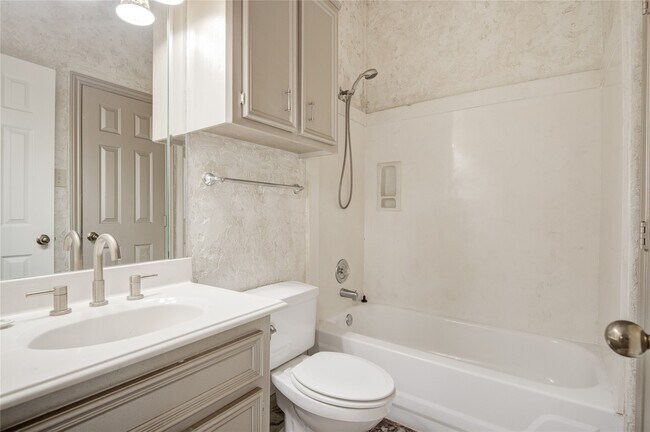 Building Photo - 14003 Muirfield Village Dr