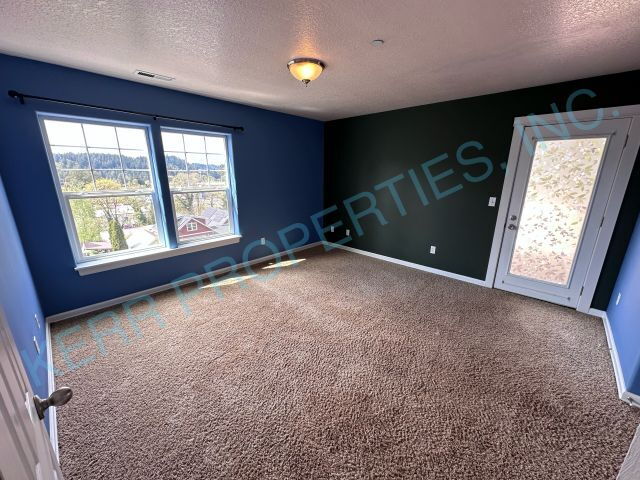 Building Photo - THE FIRST MONTH'S RENT IS FREE! Charming 3-Bedroom Tri-Level Retreat in Estacada with Spacious 19...