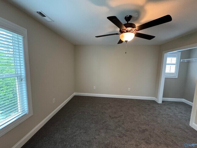 Building Photo - 2807 Talon Cir