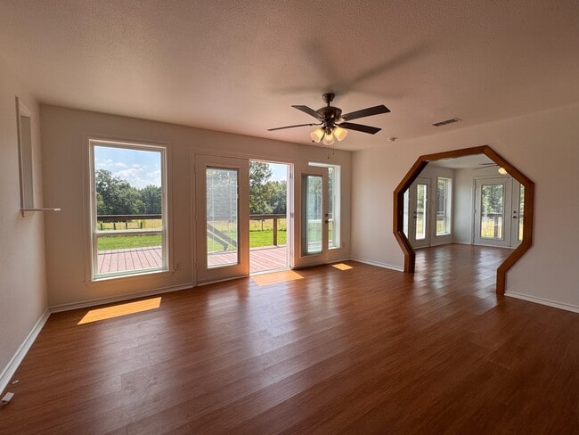 Building Photo - Kelsey House + 2 acres