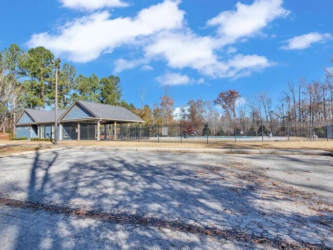 Building Photo - 1042 Linsmore Ave