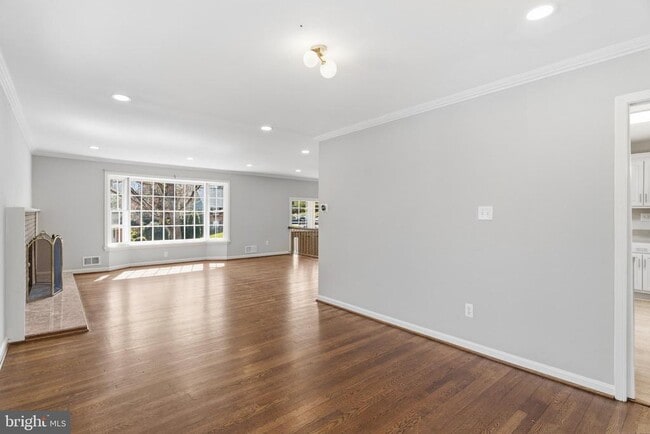 Building Photo - 9116 Hamilton Dr