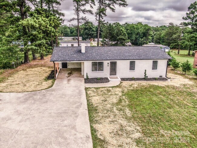 Building Photo - 4892 NC-16