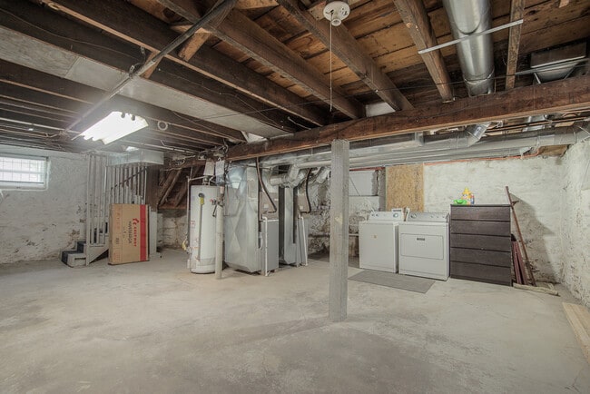 Building Photo - 1145 W 41st Terrace