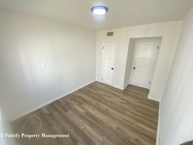 Building Photo - 3403 W 84th Pl