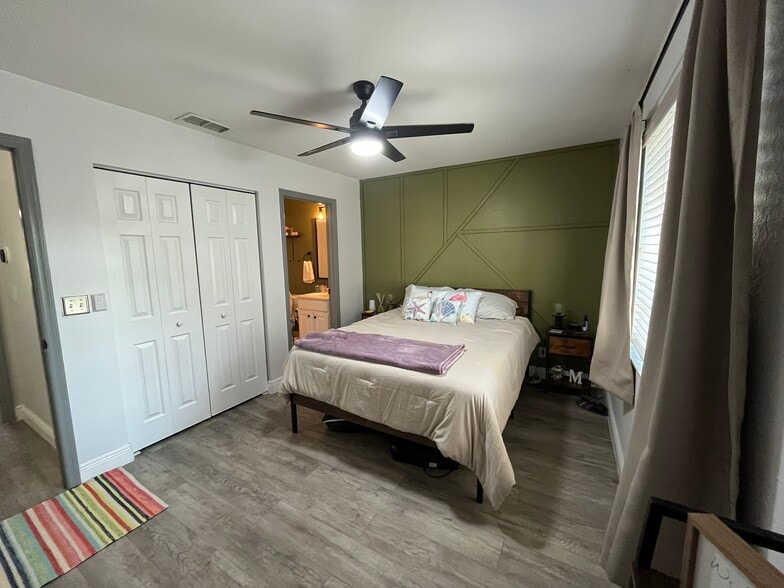 Building Photo - 8165 Pacific Beach Dr