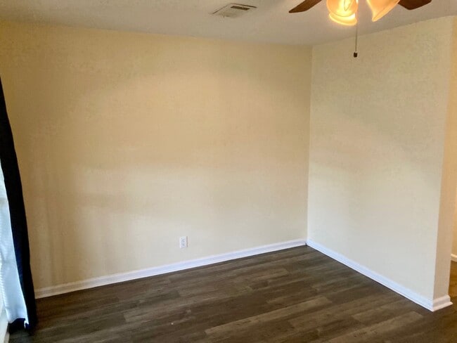 Building Photo - 103 Trout Ave