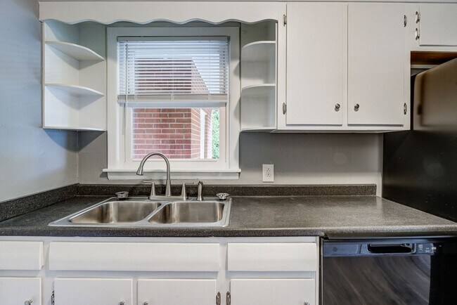 Building Photo - Newly Renovated 3 Bedroom Rental in Johnson City