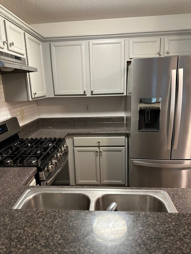 Building Photo - 105 Crestfield Cir