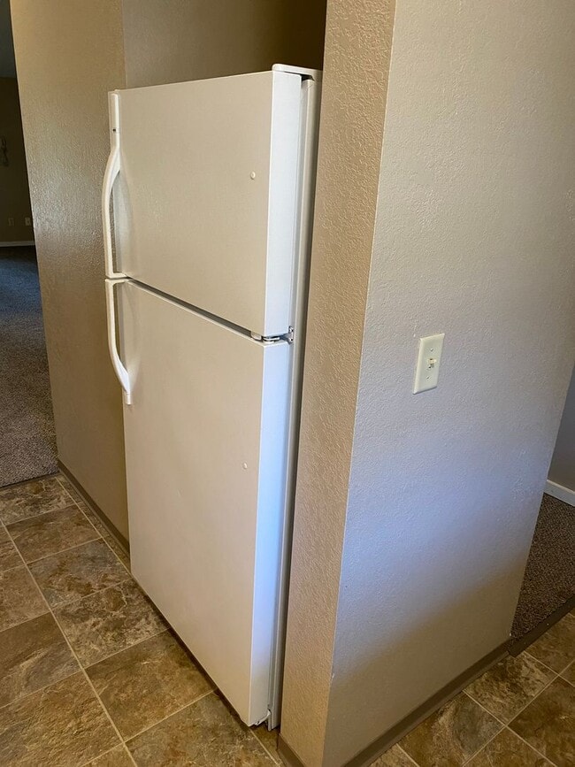 Building Photo - The Easy-Living Apartment You've Been Looking For!