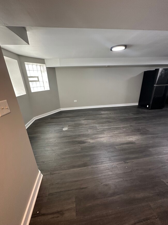 Building Photo - 5724 S May St