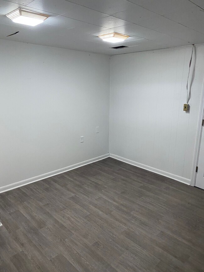 Building Photo - 3807 N Faber Ave