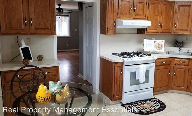 Building Photo - 3 br, 3.5 bath House - 115 Oakway Road