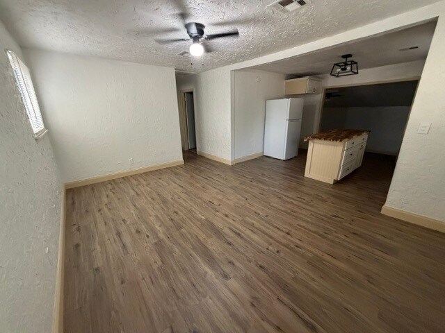Building Photo - 512 NW Glendale Dr