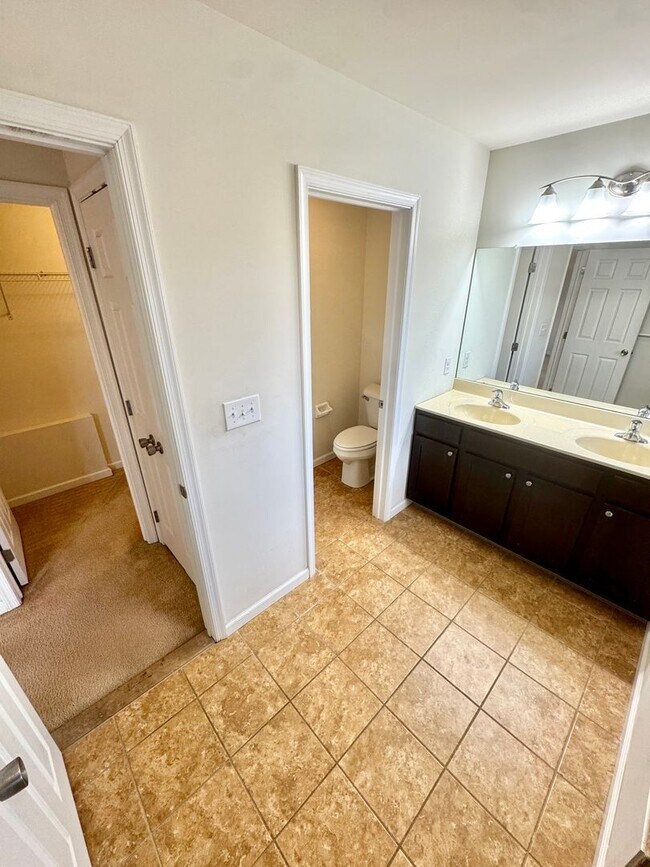 Building Photo - PARKLAND SCHOOLS! THREE BEDROOM TOWNHOME