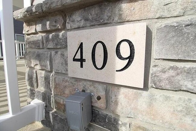 Building Photo - 409 Halton Dr