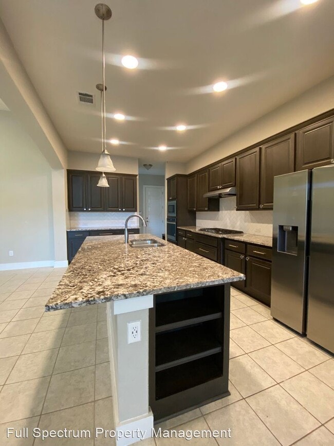 Building Photo - 5 br, 3.5 bath House - 120 Leann Way