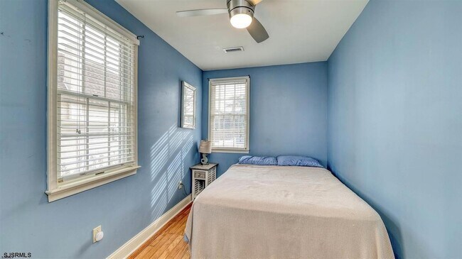 Building Photo - 403 Oak Ter