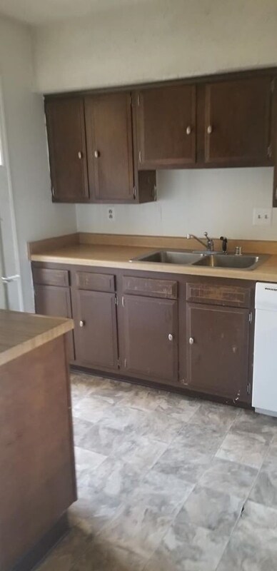 Building Photo - 1712 Sanford Dr