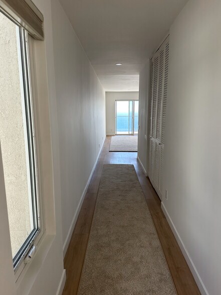 Building Photo - 3200 La Rotonda Dr