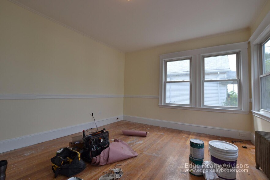 Building Photo - 65 N Crescent Circuit